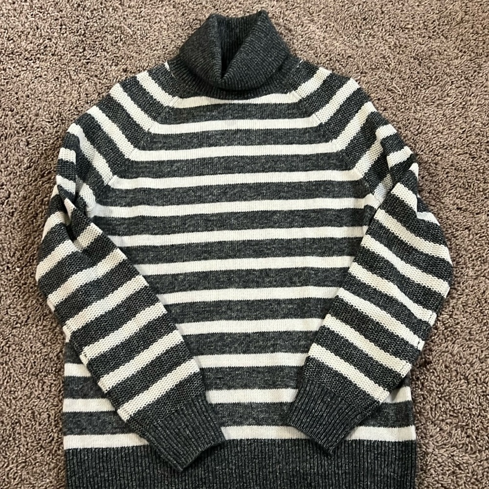 Loft sweater Medium